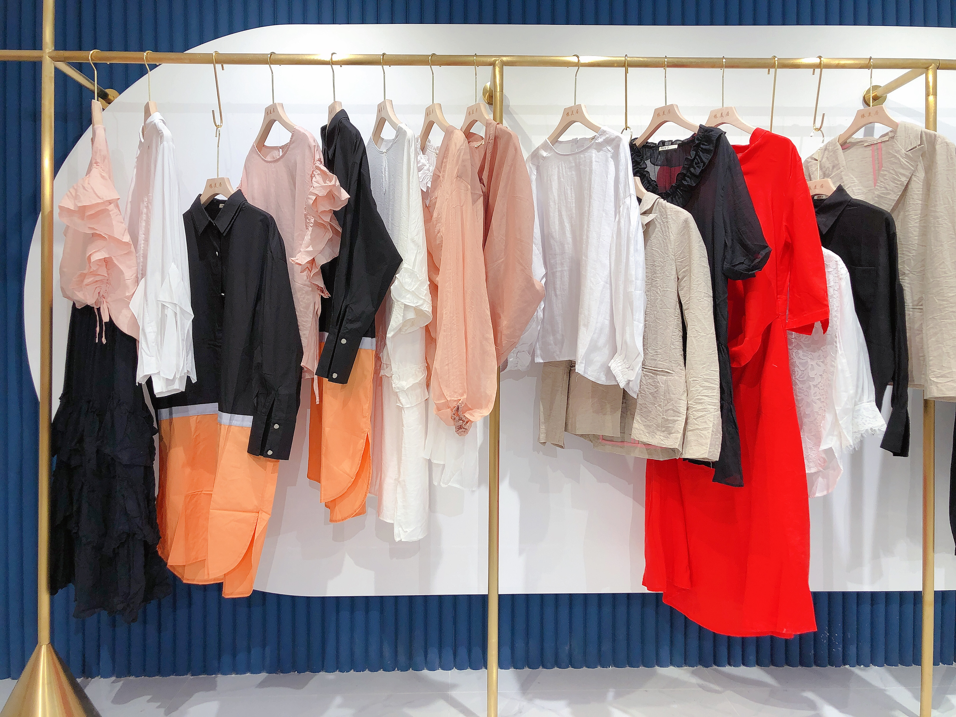 想开个服装店进货渠道_广州服装批发市场介绍_全国服装尾货基地批发地