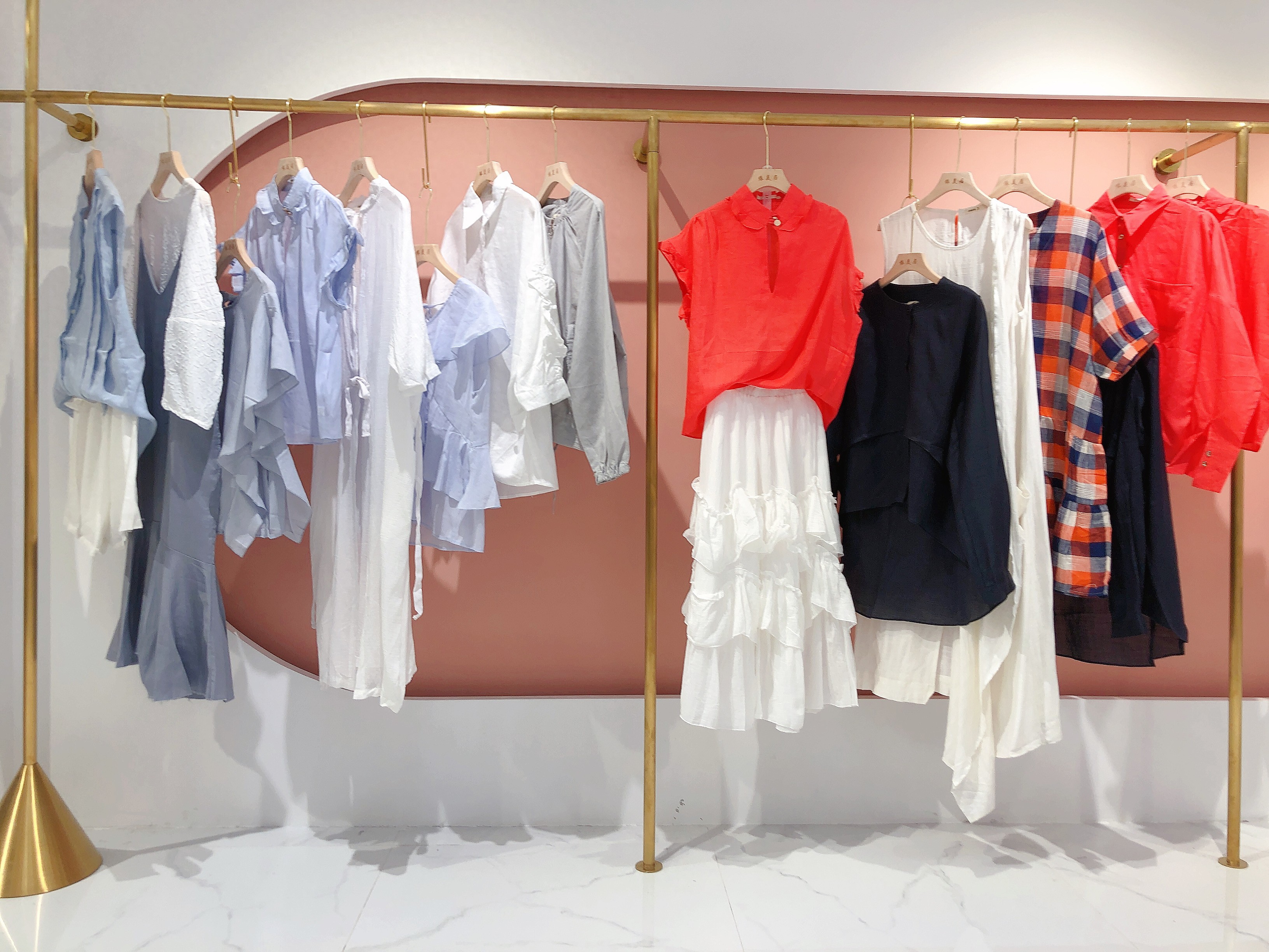 广州服装批发市场介绍_全国服装尾货基地批发地_想开个服装店进货渠道