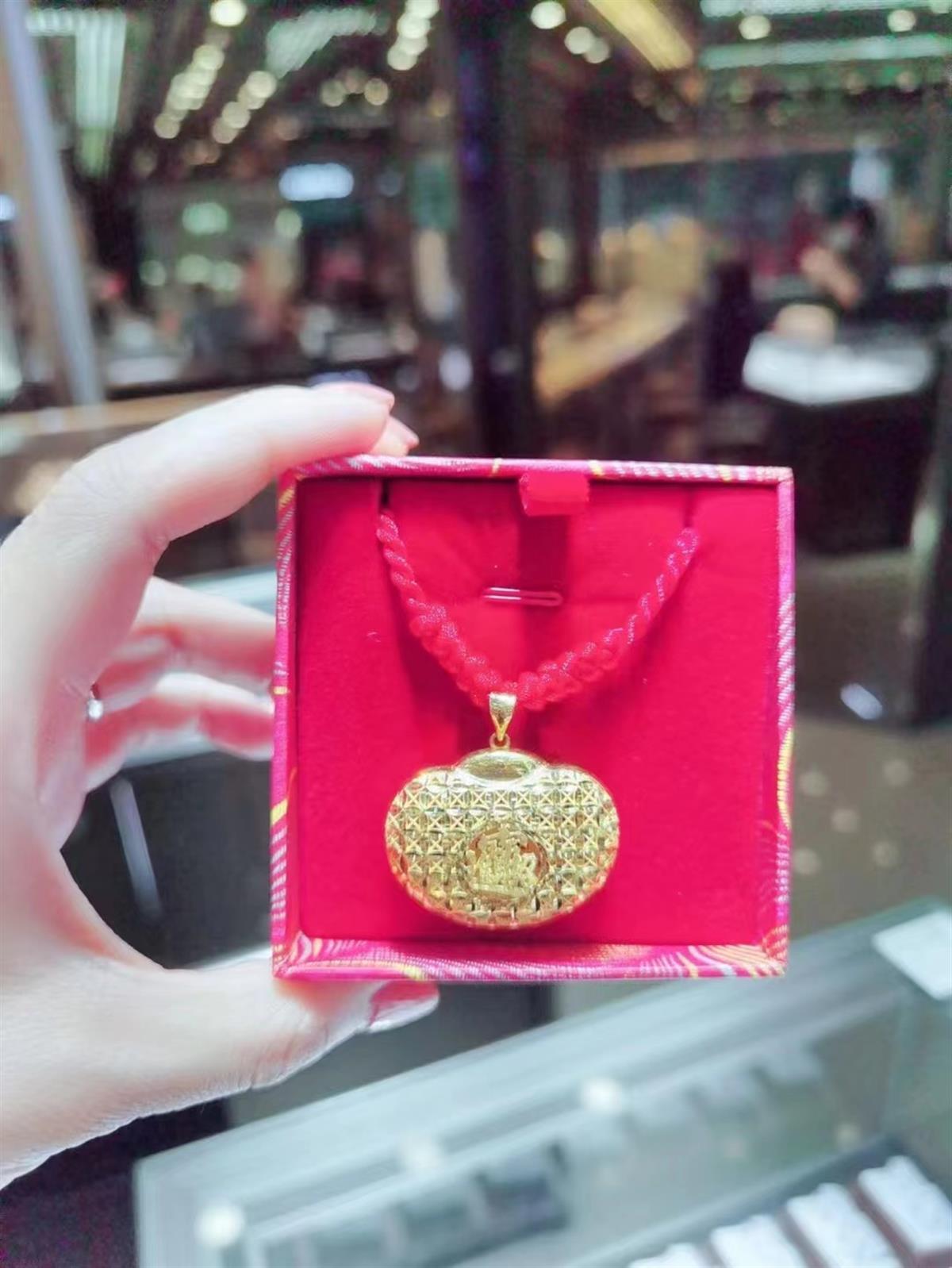 黄金饰品销量增长 银行收紧贵金属业务_建设银行投资金条回购_国际金价持续下跌 国内黄金市场投资分析